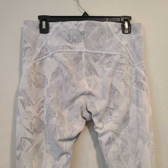 Lululemon Train Times 7/8 pant 25" Jasmine White Multi Leggings - Picture 6 of 9